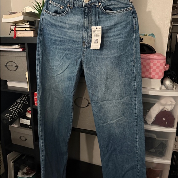 NWT Stradivarius Straight Fit Classic Blue Denim Jeans - Picture 1 of 3